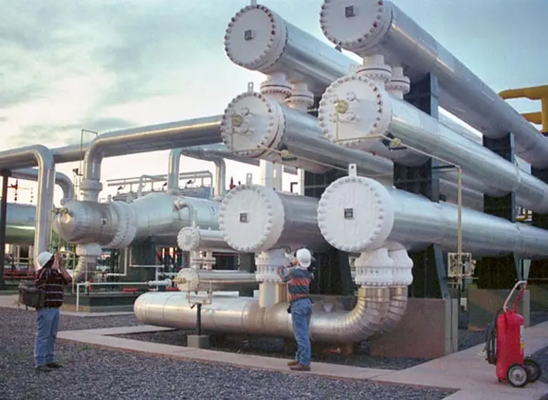 YPF promete invertir u$s8.000 millones en sus refinerí­as