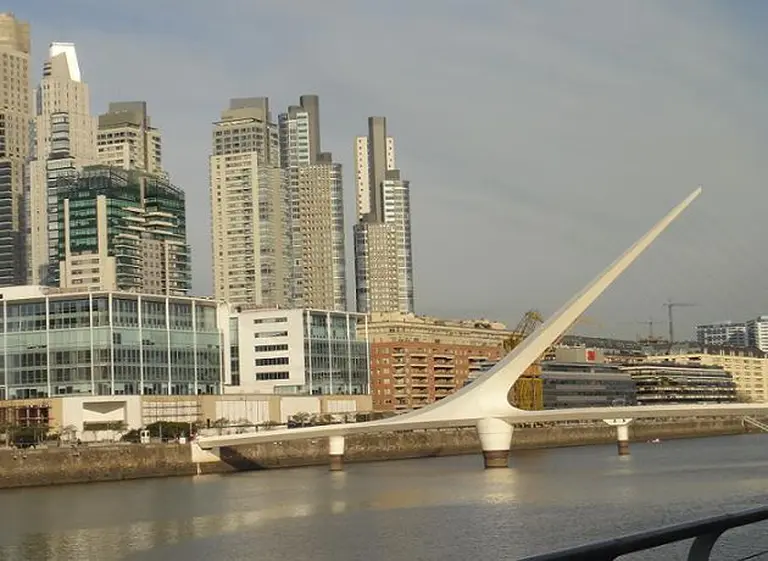 Construirán en Puerto Madero una terminal para combis