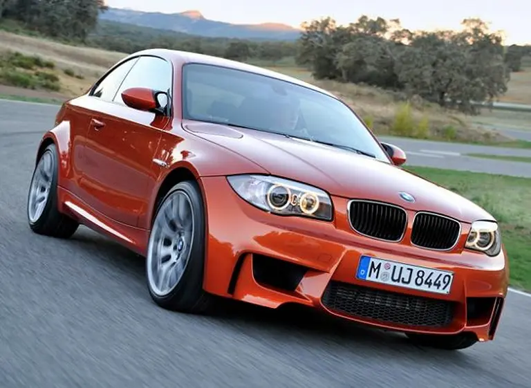 BMW presentó el nuevo Serie 1 M en el primer concesionario exclusivo "M" de la Argentina