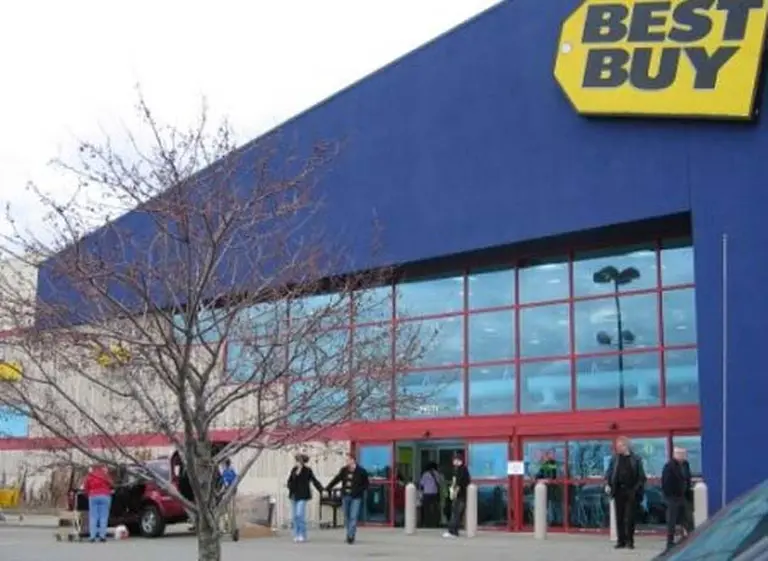 El fundador de Best Buy realizó una oferta para quedarse con la empresa