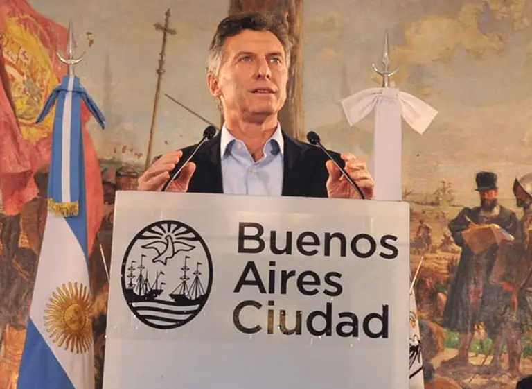 Impulsan la instalación de bares y baños públicos pagos en las plazas porteñas