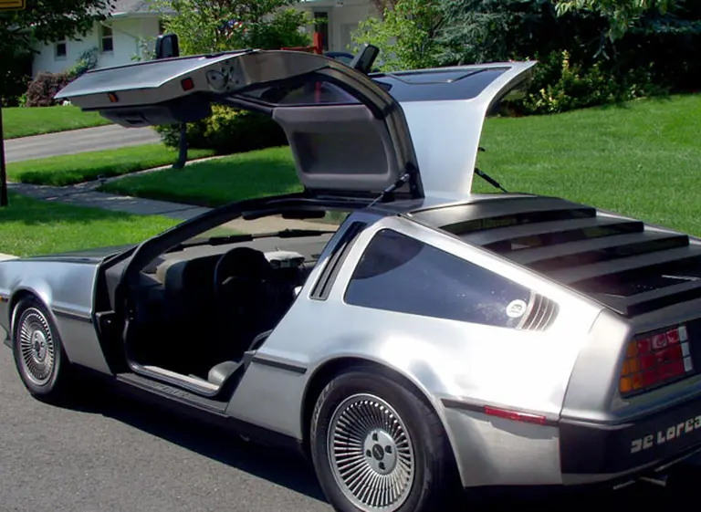 El auto de "Volver al futuro" regresó y está a la venta