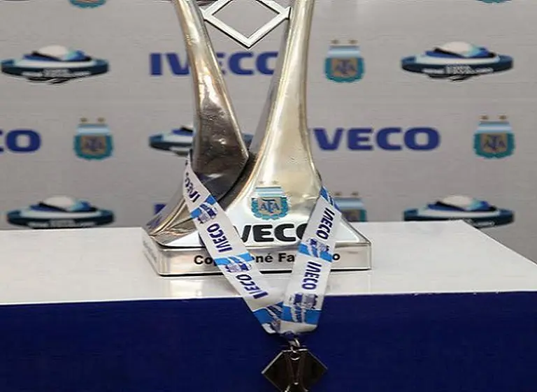 Iveco invita a diseñar la copa del Torneo Clausura
