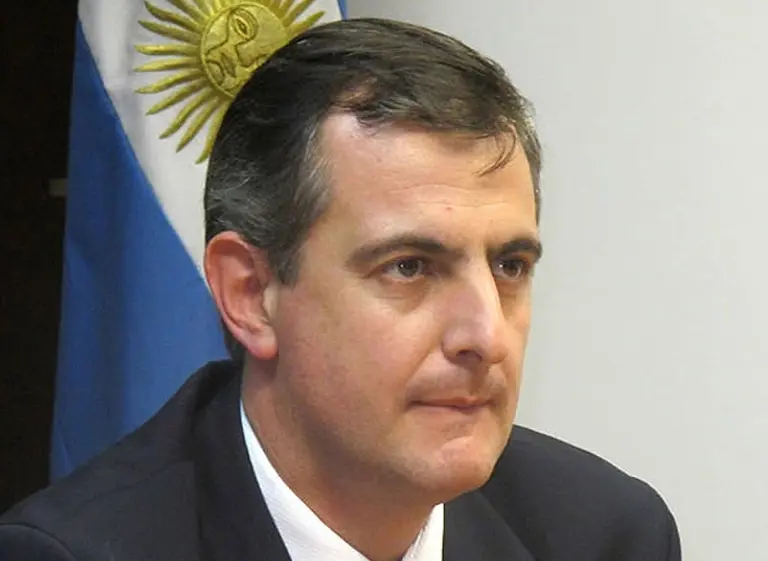 Encuentran más datos falsos en el Currí­culum Vitae de Daniel Reposo