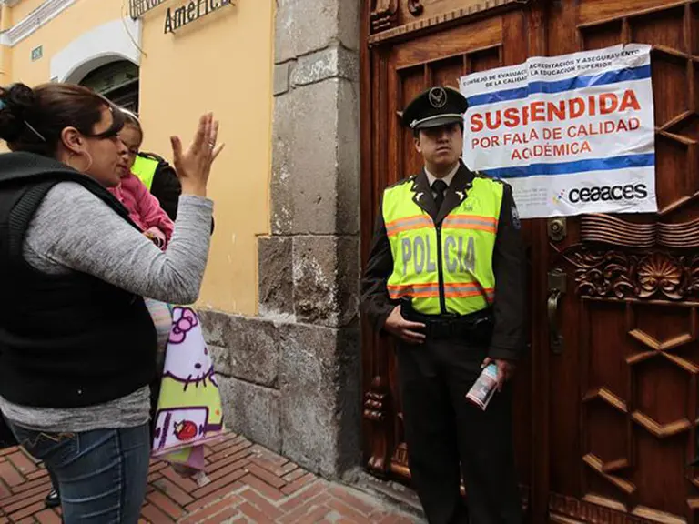 Clausuran 14 universidades por "pésima calidad académica"