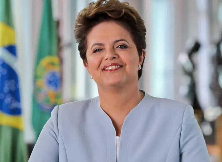 Rousseff logra mantener la aprobación del público, pese al menor crecimiento económico