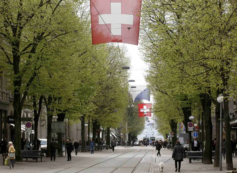 En Suiza proponen un sueldo de 2.000 euros para todos