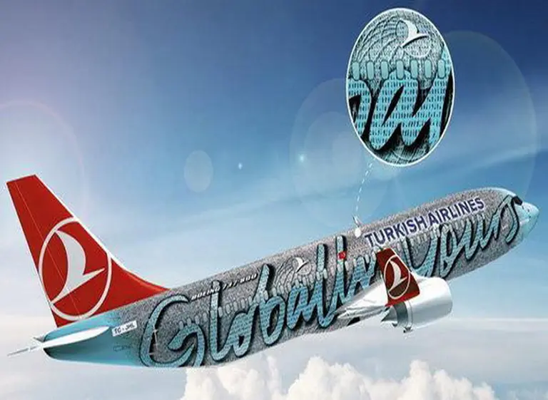 Turkish Airlines tunea avión con fotos de sus 17.000 empleados