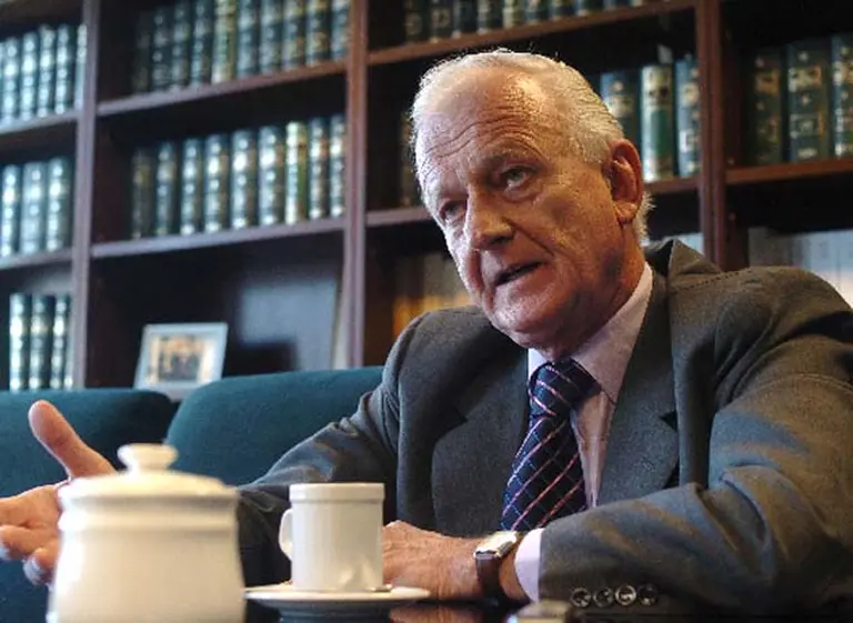 "Hay mucha gente a la que le gusta vivir sin libertad si le resuelven los problemas"