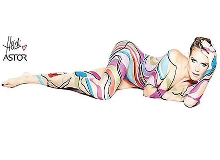 Heidi Klum se animó a ser un "lienzo humano" para la nueva campaña de Astor