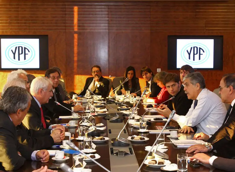 YPF está tanteando a bancos para lanzar un posible bono internacional