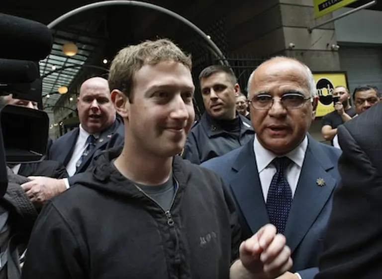 Se derrumban las acciones de Facebook por una millonaria venta de Mark Zuckerberg