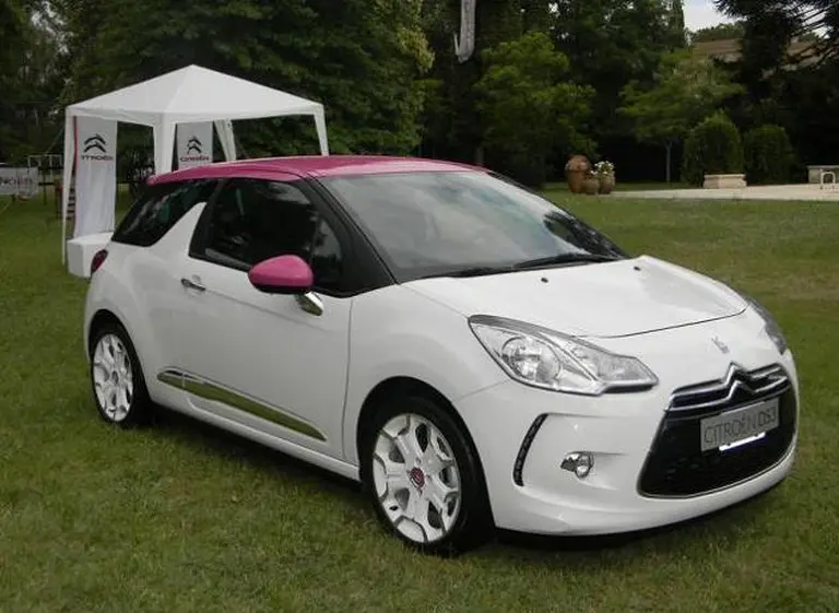 Personalización extrema: el DS3 podrá elegirse de fábrica con techo de diferente color o con dibujos