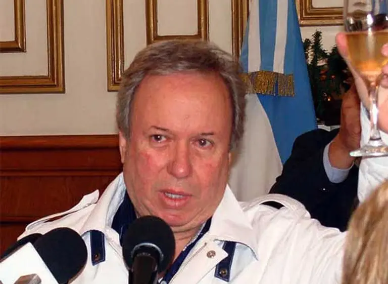 Acusan al gobernador de Santa Cruz de gastar $60 mil en vinos