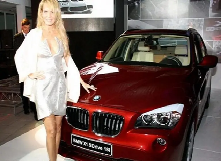 BMW presentó en Chile una inédita X1 "Cecilia Bolocco Limited Edition".