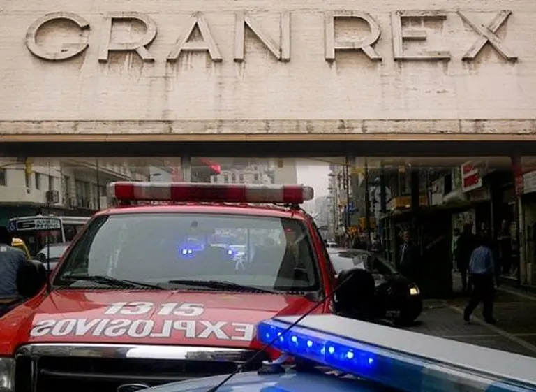 Hallaron una bomba en el Gran Rex, "programada para explotar el miércoles a las 16:30"