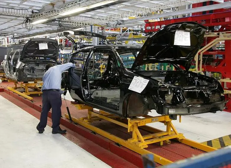 Renault ya prueba el reemplazante del Clio que se fabricará en Córdoba