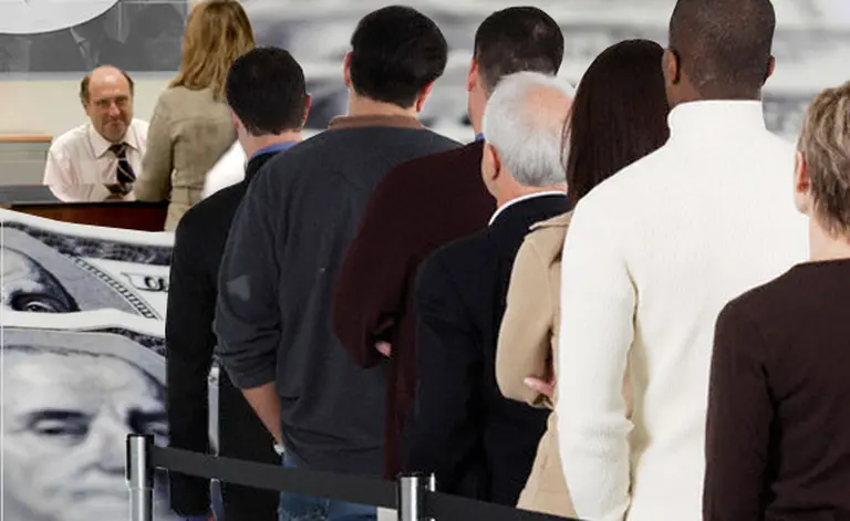 El sitio web de la AFIP sólo habilita comprar dólares para viajar al exterior