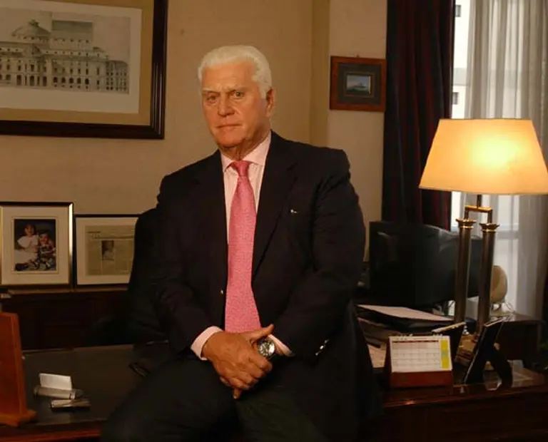 La UADE homenajea al rector de la UB