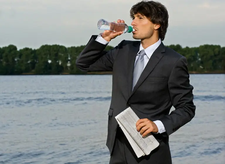 La necesidad de tomar dos litros de agua por dí­a: ¿mito o realidad?