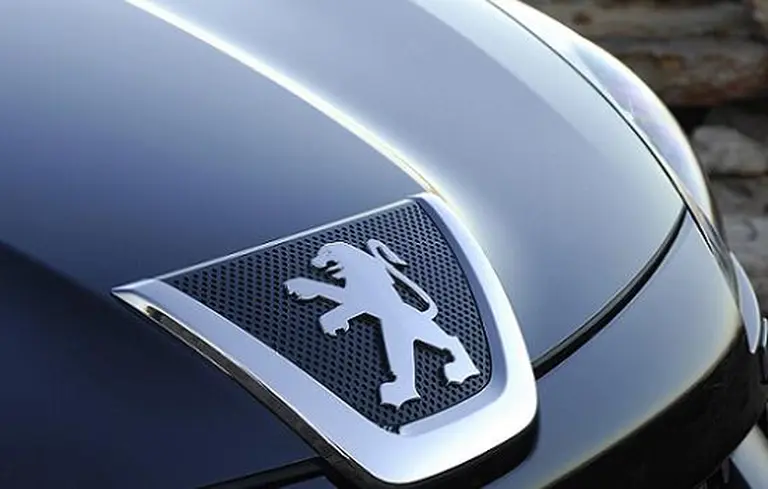 Fuerte rebaja en PSA Peugeot del valor contable de la división autos