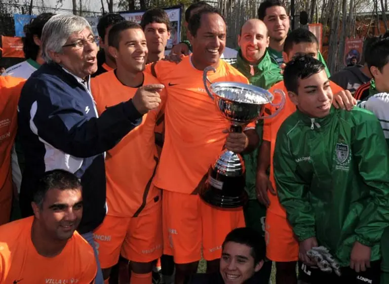 Daniel Scioli y Hugo Moyano se mostraron juntos en un partido de fútbol