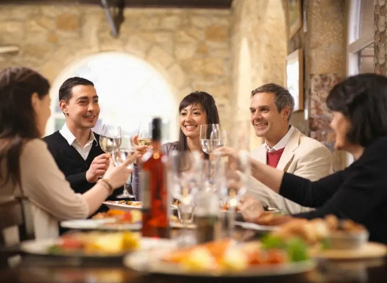 Dí­a de festejos y de beneficios: los mejores lugares para ir a comer con papá en su dí­a