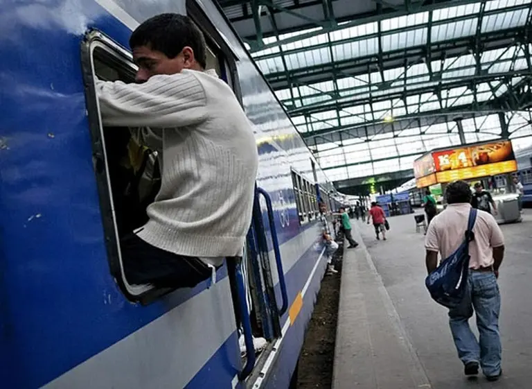 Reducen el servicio nocturno del tren Mitre y continúan medidas de fuerza en el Sarmiento