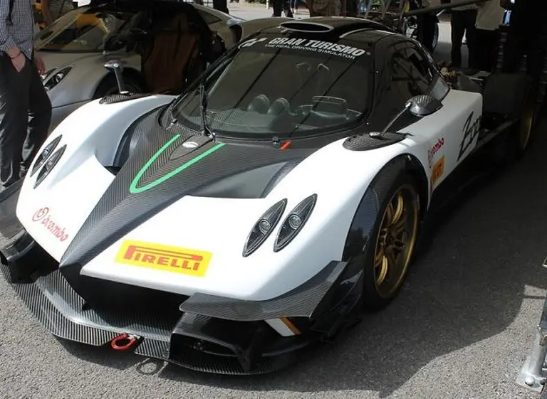 El argentino Horacio Pagani presentó el Zonda R Evolution