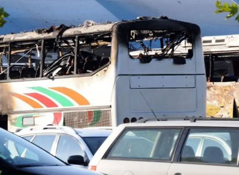 Explosión de un micro con turistas israelí­es en Bulgaria deja al menos 4 muertos y 33 heridos