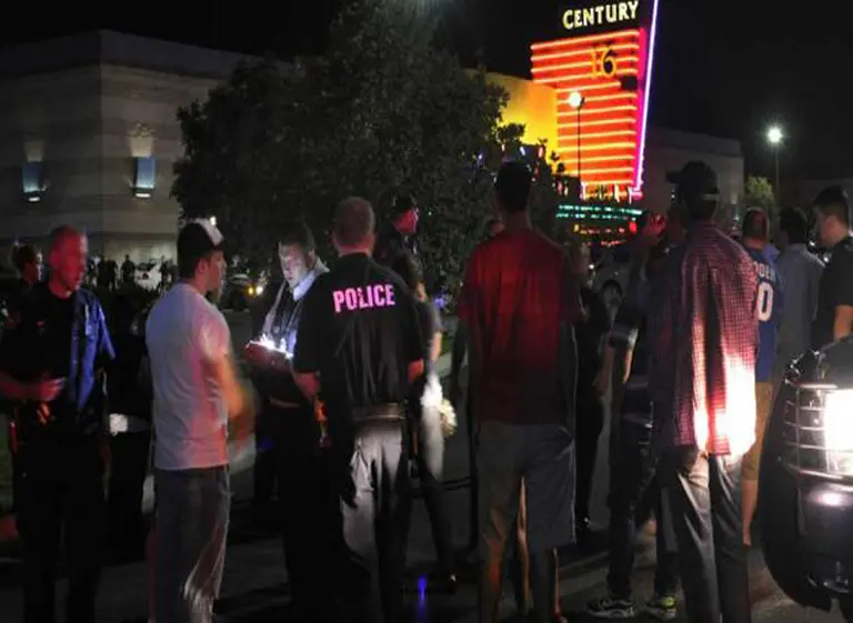 EE.UU: al menos 12 muertos por tiroteo durante el estreno de Batman