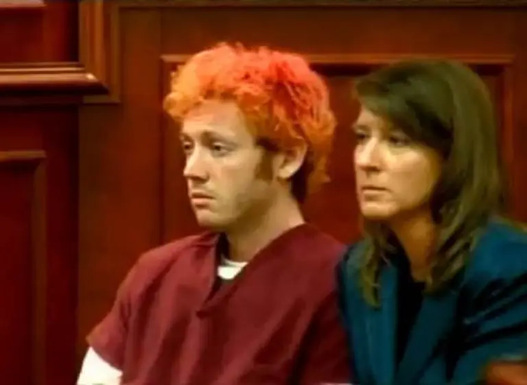 Facebook no suprimirá las páginas de admiradores del asesino de Denver