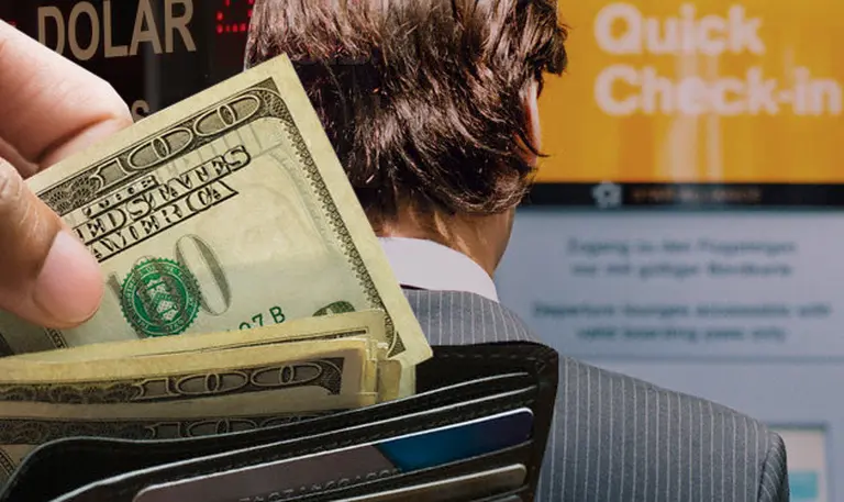 El director de la DGI desconoce cómo se calcula el cupo para comprar dólares