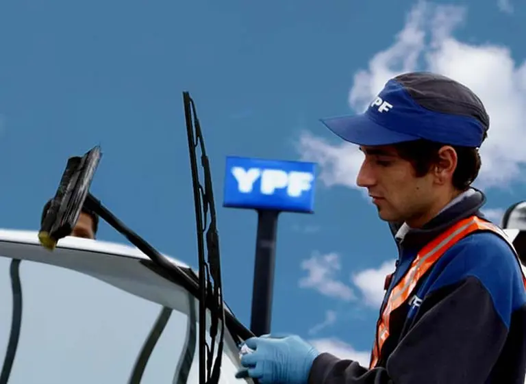YPF comenzó el proyecto para cargar combustible en lugares alejados