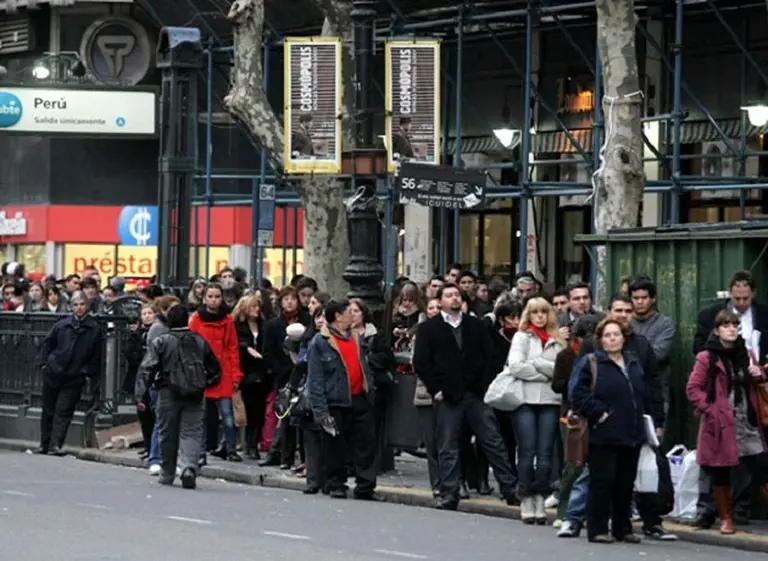 Un paro sin precedentes: no hubo acuerdo y continúa la huelga en el subterráneo