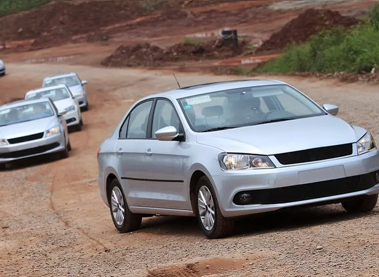Volkswagen prueba el nuevo Santana que reemplazarí­a al Bora en el 2014