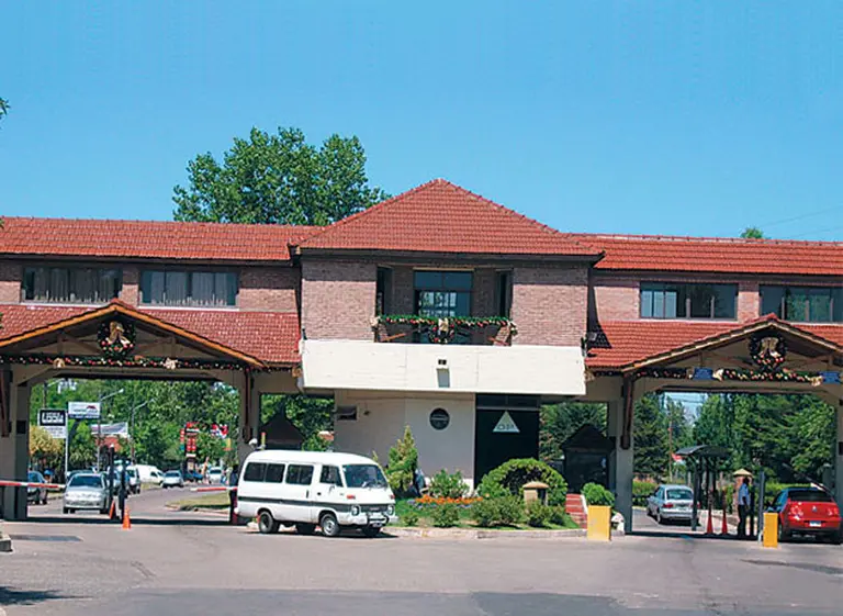 Crece la polémica tras iniciativa del Gobierno de "abrir" los barrios cerrados y countries para "eliminar barreras"