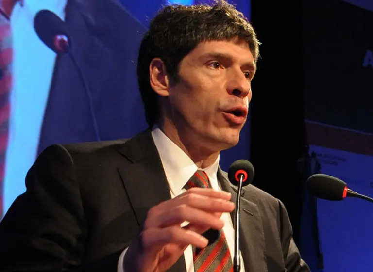 El jefe de Gabinete apuntó contra la Justicia por no actuar contra la trata de personas