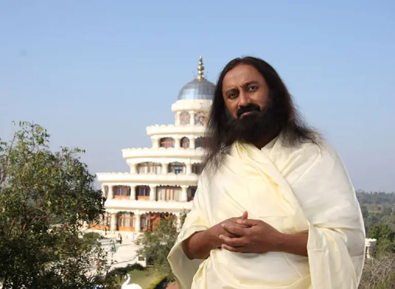 Ni los gurúes se salvan de la AFIP: ahora el fisco investiga a Sri Sri Ravi Shankar