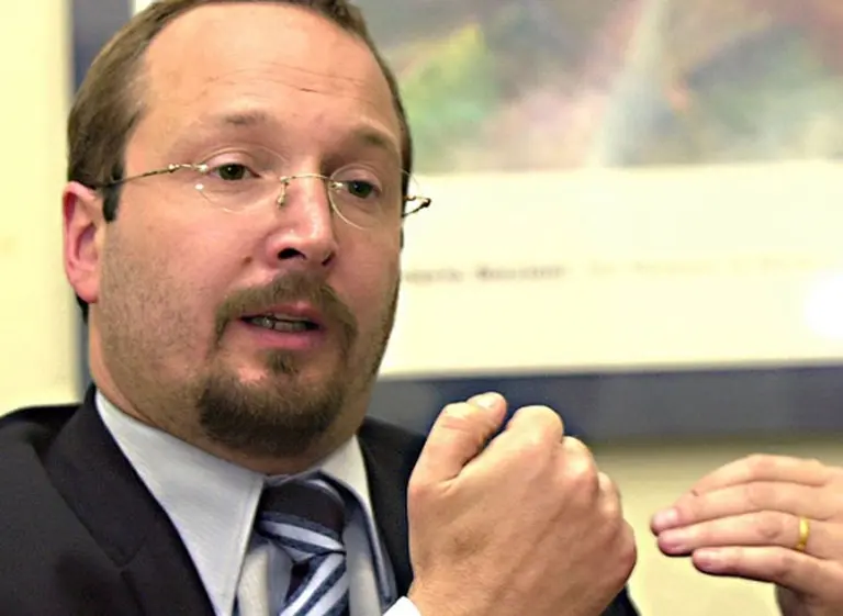 Denuncian a Sabatella por no aplicar la Ley de Medios a otros grupos mediáticos