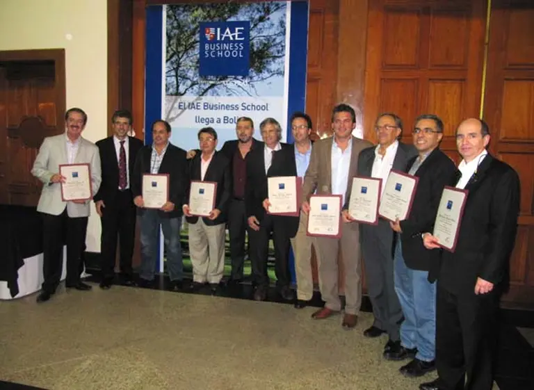 Se graduó el primer grupo de empresarios del IAE Business School en Bolivia