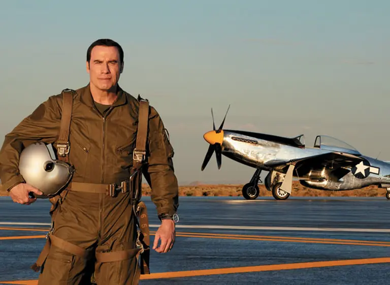John Travolta saca a relucir su pasión por volar en la nueva campaña de Breitling