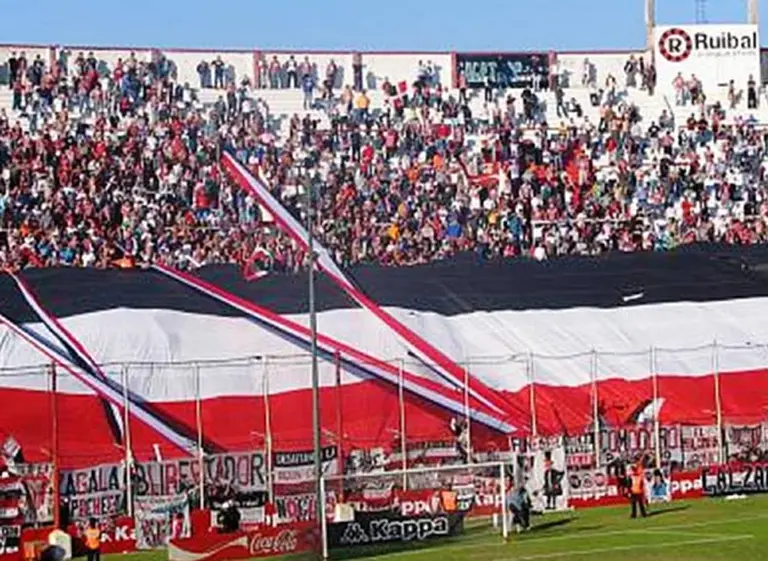Por error de un empleado, decretaron la quiebra del club Chacarita Juniors