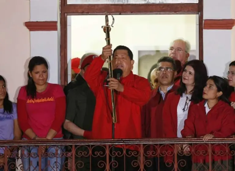 Chávez viajó sorpresivamente a Cuba para recibir tratamiento médico