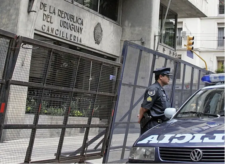 Uruguay vende su embajada en Buenos Aires: "Resulta caro mantenerla"