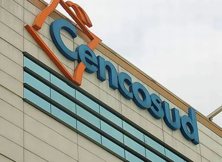 Cencosud anunció la mayor operación de su historia: la compra de Carrefour Colombia