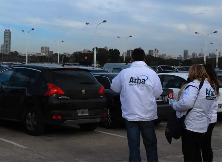 ARBA clausuró 22 comercios y retuvo dos vehí­culos de alta gama en La Plata
