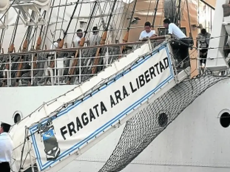 Antes de la llegada de la Fragata, el nuevo nombre para la nave desató una polémica en Twitter