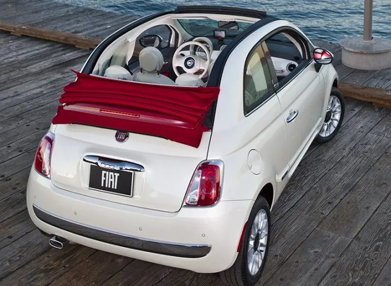 Fiat presenta el 500 cabrio y la actualización de varios modelos que llegarán en 2013