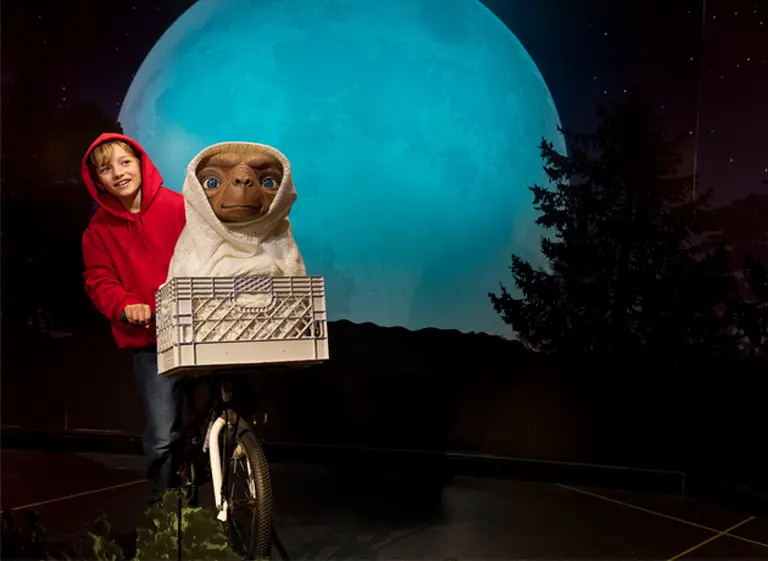 "E.T." celebra sus 30 años con una estatua de cera en el Madame Tussauds